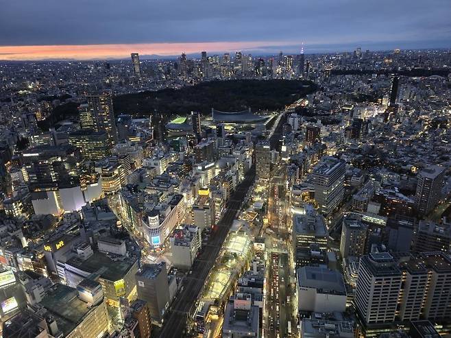 일본 도쿄 시부야스카이에서 찍은 전망대 풍경 사진