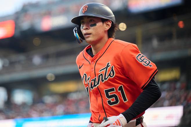 <yonhap photo-2419=""> Jun 6, 2025; San Francisco, California, USA; San Francisco Giants center fielder Jung Hoo Lee (51) runs to the dugout after scoring a run against the Atlanta Braves during the first inning at Oracle Park. Mandatory Credit: Robert Edwards-Imagn Images/2025-06-07 12:11:05/ <저작권자 ⓒ 1980-2025 ㈜연합뉴스. 무단 전재 재배포 금지, AI 학습 및 활용 금지></yonhap>