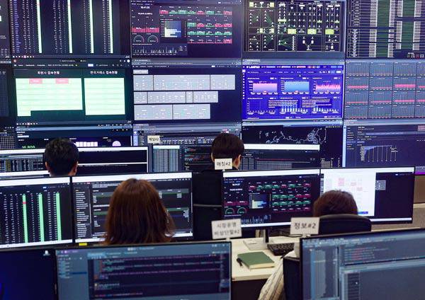 국내 최초 대체거래소(ATS) ‘넥스트레이드(NXT)’의 서울 사무실에서 직원들이 업무를 보고 있다. 연합뉴스