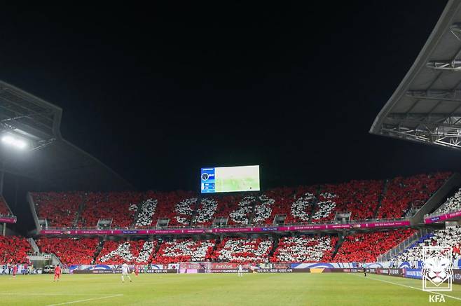 요르단전 카드섹션. KFA 제공