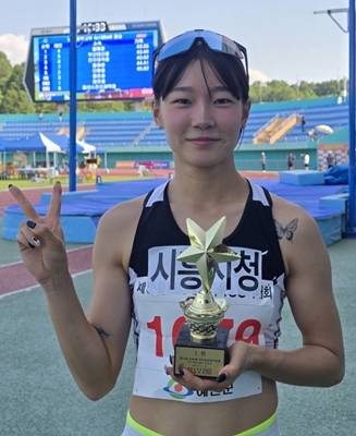 여자 일반부 400m 허들 시즌 2관왕 조윤서. 시흥시청 제공
