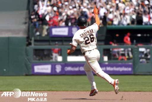 채프먼은 끝내기 홈런을 때렸다. 사진(美 샌프란시스코)=ⓒAFPBBNews = News1