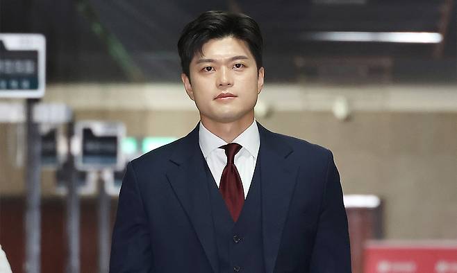 국민의힘 김용태 비상대책위원장이 8일 국회에서 현안관련 기자회견을 하기 위해 이동하고 있다. 연합뉴스