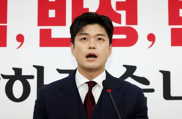 국민의힘 김용태 비상대책위원장이 8일 국회에서 현안관련 기자회견을 열고 발언하고 있다. 2025.6.8. 연합뉴스