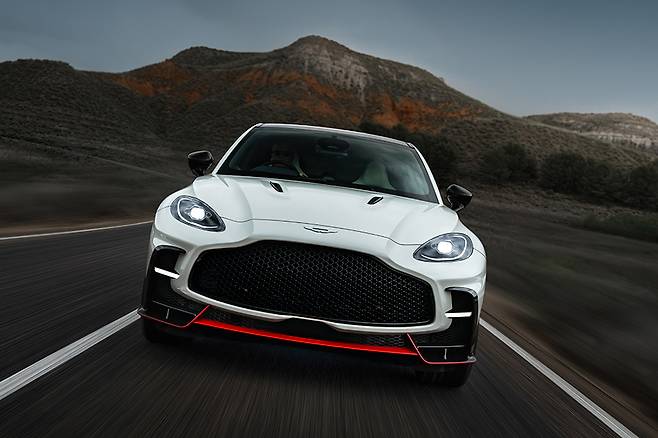 애스턴마틴 DBX S