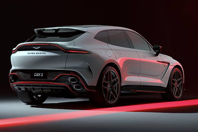 애스턴마틴 DBX S