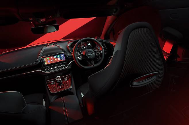 애스턴마틴 DBX S