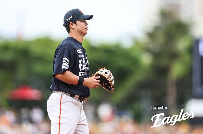 ▲ 8일 광주 KIA전에서 4타수 무안타에 연장 10회 끝내기 실책으로 고개를 숙인 노시환 ⓒ한화이글스