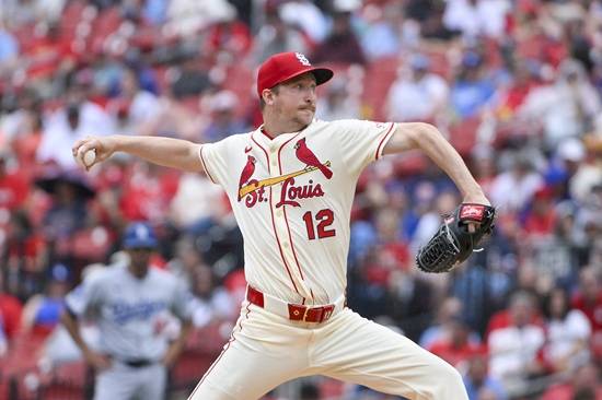 LA 다저스 유틸리티 플레이어 김혜성이 8일 2025 메이저리그 세인트루이스전에 9번 타자 중견수로 선발 출전해 4타수 2안타 1도루를 기록했다. 발목 부상으로 4경기 만에 다시 경기에 출전한 김혜성은 KBO리그 MVP 출신 에릭 페디와 맞대결에서 안타 한 개를 생산했다. 연합뉴스