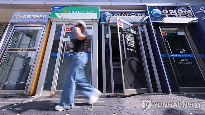 은행 예금금리 3년내 최저…이번주 KB·기업銀도 최대 0.25%p↓ (서울=연합뉴스) 서대연 기자. 2025.6.3 dwise@yna.co.kr