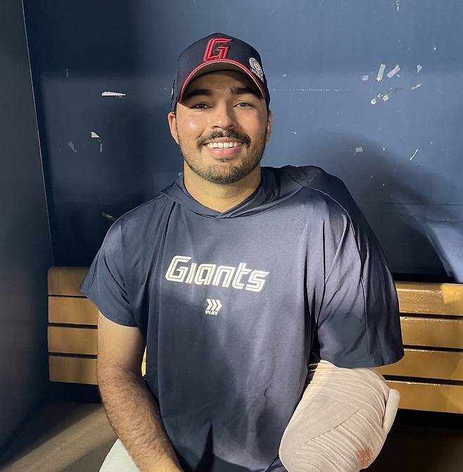 경기가 끝난 뒤 활짝 웃은 롯데 감보아 [촬영 이대호]