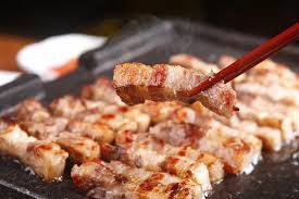 불판에 올려진 삼겹살