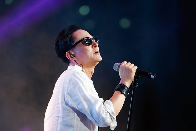 가수 심신이 본인의 히트곡인 '욕심쟁이', '오직 하나뿐인 그대' 등 다양한 무대를 선보이며 열정적인 무대를 펼치고 있다. 이수화 기자