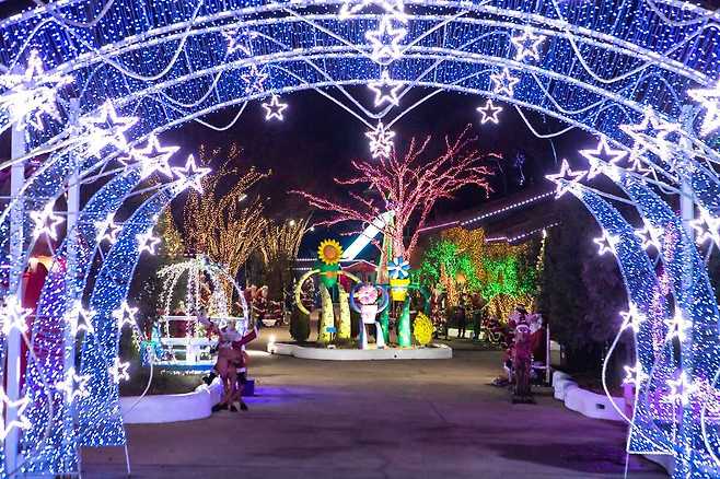 1000만개의 조명으로 빛의 향연을 펼치는 청도 프로방스 마을