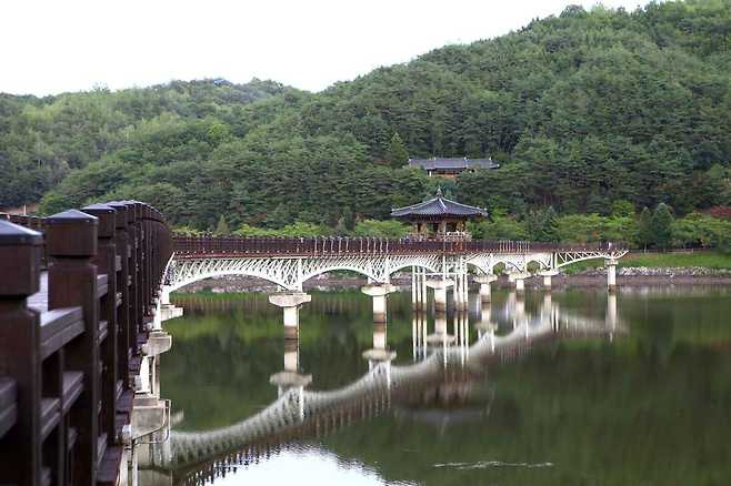 우리나라에 가장 긴 나무다리 월영교