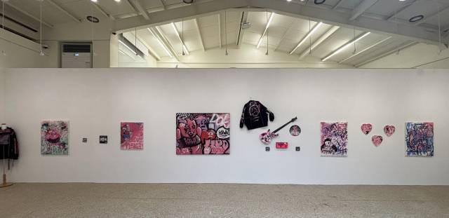 헤돈139 초대 개인전:Hedon is everywhere 전시 전경. 도슨트갤러리 김해 제공