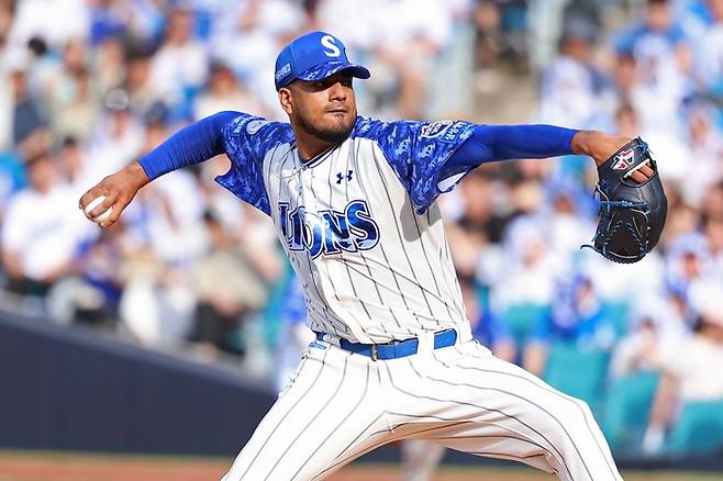 지난 7일 대구 삼성라이온즈파크에서 '2025 신한 SOL 뱅크 KBO리그' 삼성 라이온즈와 NC 다이노스 경기에서 레예스가 투구 중이다. <삼성 라이온즈 제공>