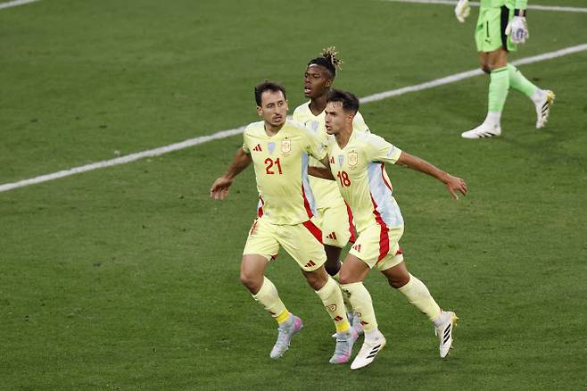 미켈 오야르사발이 득점 후 기뻐하고 있다. 사진=AFPBB NEWS