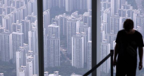 서울 송파구 서울스카이 전망대에서 바라본 서울 아파트 단지 모습.(사진=뉴스1)