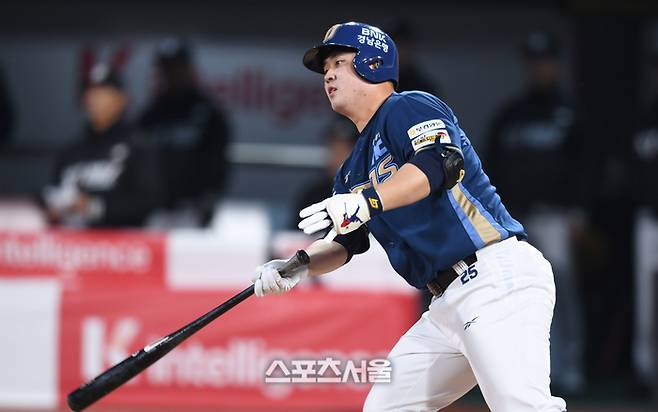 NC 김형준이 수원 KT위즈파크에서 열린 2025 KBO 리그 KT와 경기 2회초 무사 2루 1타점 좌중간 2루타를 치고 있다. 수원 | 최승섭기자 thunder@sportsseoul.com