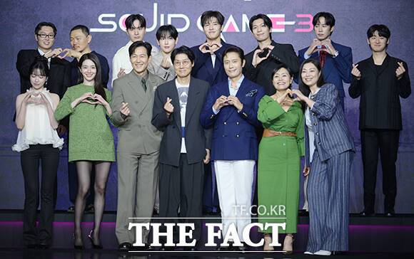 오징어 게임 시즌3 배우들이 9일 오전 서울 용산구 서울드래곤시티에서 열린 넷플릭스 새 시리즈 '오징어 게임' 시즌3 제작발표회에 참석해 포즈를 취하고 있다. /박헌우 기자