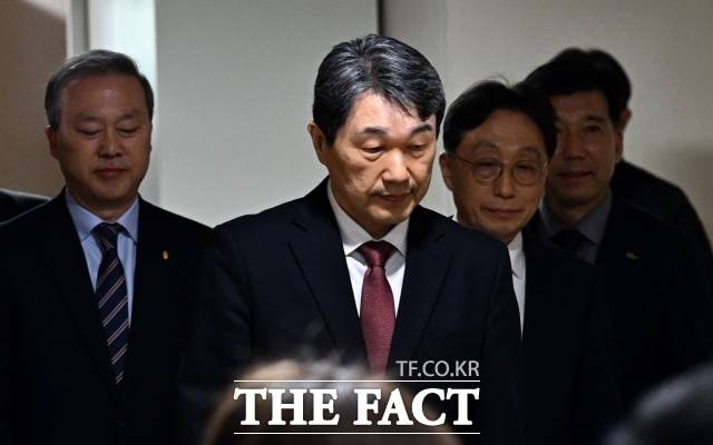 국회 교육위원회는 오는 11일 긴급 현안질의를 열고 리박스쿨 관련 의혹을 집중 추궁할 계획이다. 사진은 현재 국무총리 대행인 이주호 사회부총리 겸 교육부 장관. /임영무 기자