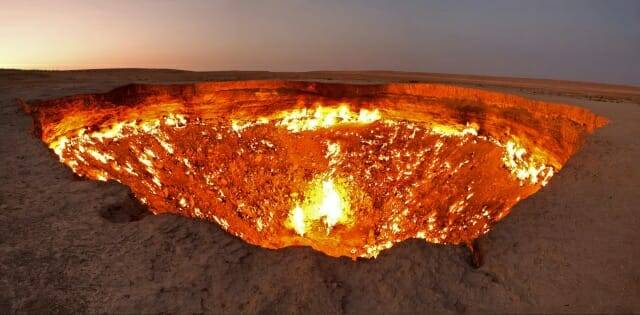 50년 넘게 불타고 있는 투르크메니스탄 다르바자 가스 분화구가 조만간 꺼질 것이라는 소식이 나왔다. (사진=위키미디어 공용/CC BY-SA 2.0)