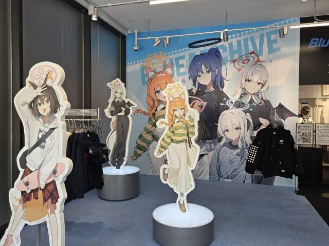 블루 아카이브 성수 무신사 팝업스토어 실내 현장