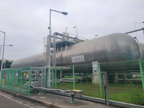 중부발전 보령화력발전소에 설치된 액화 이산화탄소 저장탱크. 강희종기자