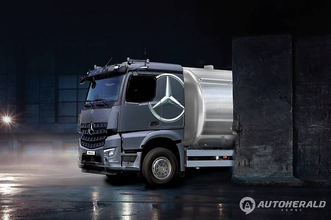 다임러 트럭 코리아 메르세데스 벤츠 2025년형 아록스를 출시하고 본격 판매를 시작했다. (다임러 트럭 코리아)