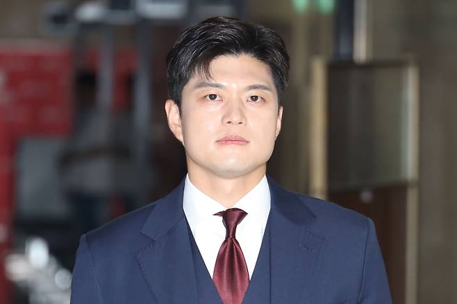 김용태 국민의힘 비상대책위원장이 8일 오전 현안 관련 기자회견을 하기 위해 서울 여의도 국회에서 이동하고 있다. /뉴스1