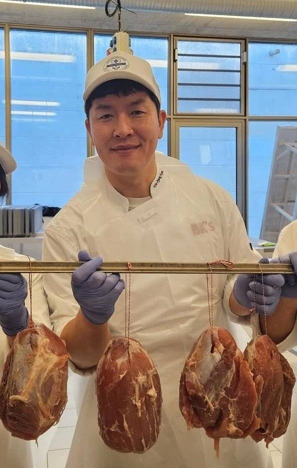 지난달 독일에서 열린 국제식육전문박람회에 출전한 전 메이저리거 김병현. 해피라이징 제공