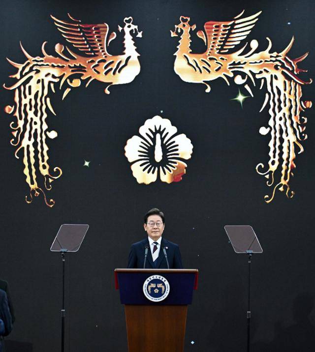 이재명 대통령이 4일 서울 여의도 국회 로텐더홀에서 열린 제21대 대통령 취임 선서식에서 취임사를 하고 있다. 뉴시스