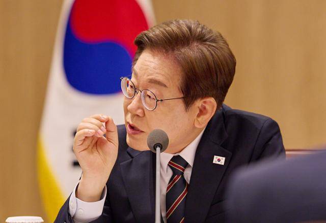 이재명 대통령이 9일 서울 용산구 대통령실 청사에서 비상경제점검 태스크포스(TF) 2차 회의를 주재하고 있다. 대통령실 제공