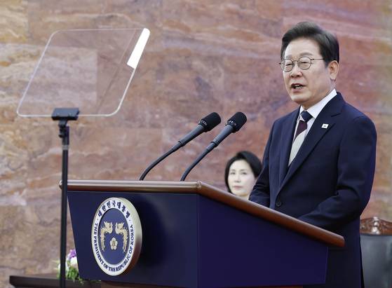 이재명 대통령이 지난 4일 오후 서울 여의도 국회 로텐더홀에서 열린 제21대 대통령 취임 선서식에서 취임사를 하고 있다. 국회사진기자단