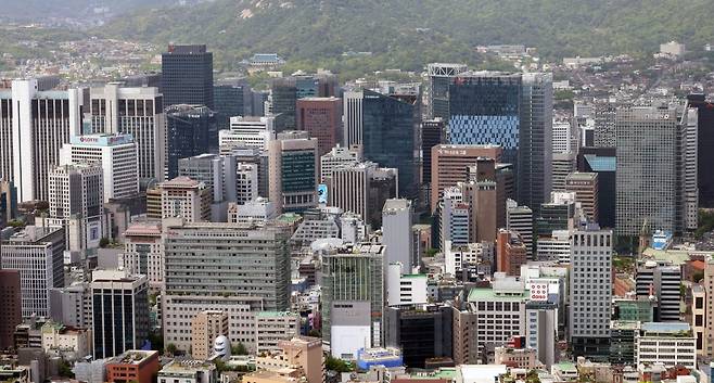 남산에서 바라본  서울 시내 중심 기업들. 사진=한국경제신문