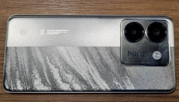 포코 M7 프로 5G 후면 가로 모습을 촬영했다. 정옥재 기자