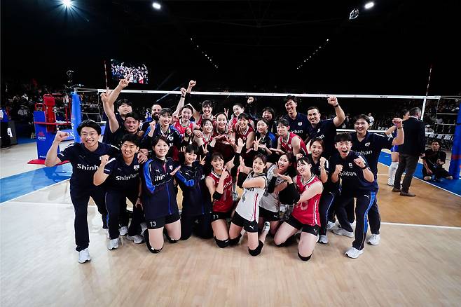 The Korean women's volleyball team poses after a win over France on June 13, 2024 at the Volleyball Nations League in Fukuoka, Japan. [FIVB]