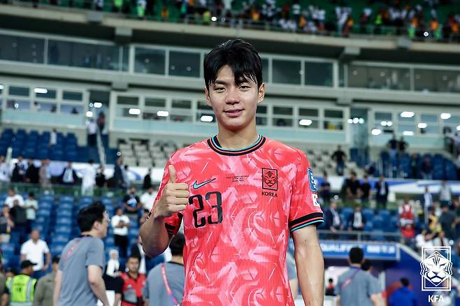 Korea's Jeon Jin-woo poses after a 2-0 win over Iraq at Basra International Stadium in Barsa, Iraq on June 5. [NEWS1]