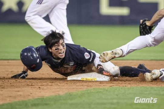 김동혁의 필사적인 슬라이딩 / 사진=연합뉴스