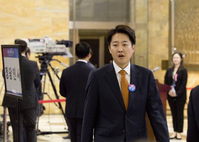 이준석 개혁신당 의원이 지난 4일 서울 여의도 국회에서 열린 제21대 이재명 대통령 취임선서식에 참석하고 있다. [국회사진기자단]