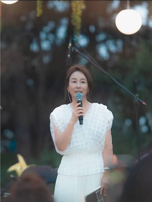 배우 김미숙이 우아함의 정점을 찍는 순간을 선사했다. 사진=김미숙 SNS