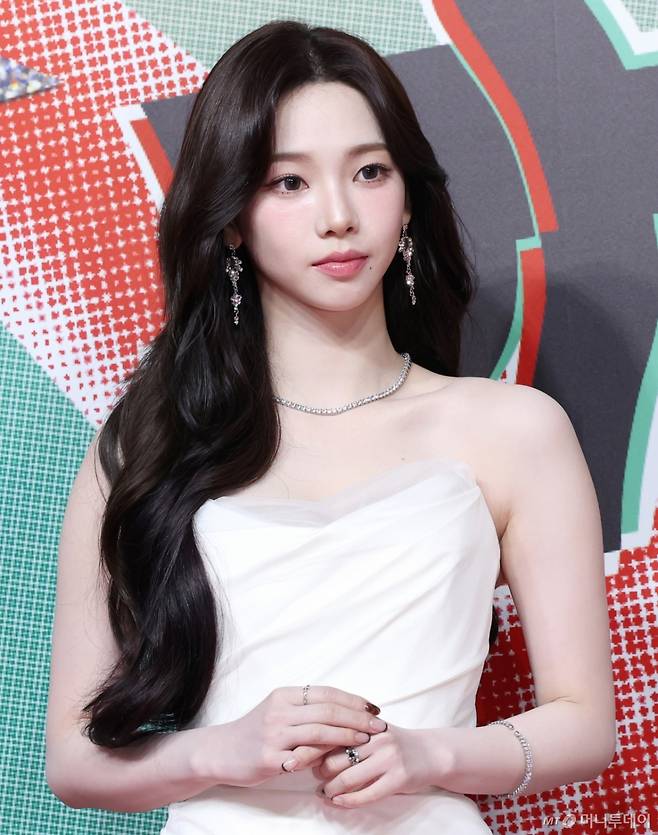 그룹 에스파 멤버 카리나가 정치색 논란이 불거진 후 팬들에게 심경을 전했다.  /사진=(인천=뉴스1) 권현진 기자