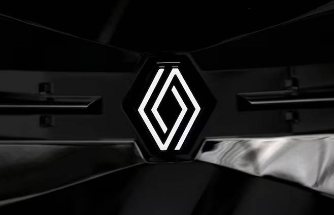 프랑스 자동차 제조업체 르노가 프랑스 국방부의 요청으로 우크라이나에서의 드론 생산을 검토 중이다. /로이터=뉴스1