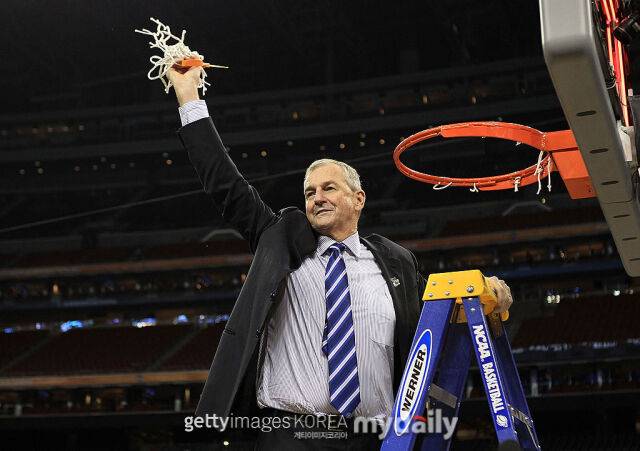 짐 칼훈 전 코네티컷 남자 농구팀 감독./게티이미지코리아