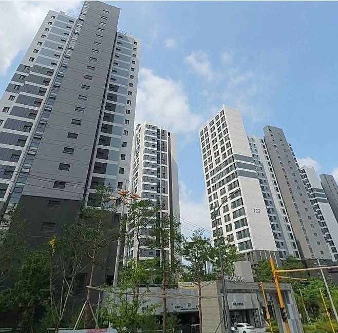 과천지식정보타운 S7블록 전경. [카카오맵 로드뷰]