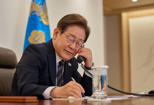 (서울=연합뉴스) 이재명 대통령이 9일 서울 용산 대통령실에서 이시바 시게루 일본 총리와 전화 통화를 하고 있다. 2025.6.9 [대통령실 제공. 재판매 및 DB 금지] photo@yna.co.kr