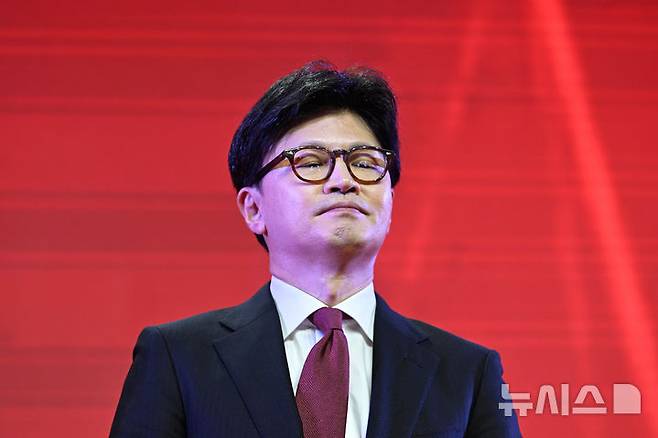 [고양=뉴시스] 고승민 기자 = 지난달 3일 경기 고양 킨텍스에서 열린 국민의힘 대선 후보 선출 전당대회에서 최종 탈락한 한동훈 후보가 아쉬운 표정을 짓고 있다. (공동취재) 2025.05.03. photo@newsis.com