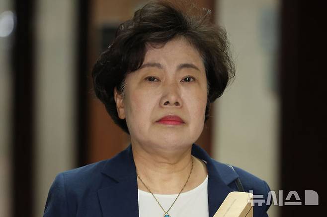 [서울=뉴시스] 권창회 기자 = 조배숙 국민의힘 의원이 9일 오전 서울 여의도 국회 원내대표실에서 4선 의원 이상 회의에 참석하고 있다. 2025.06.09. kch0523@newsis.com