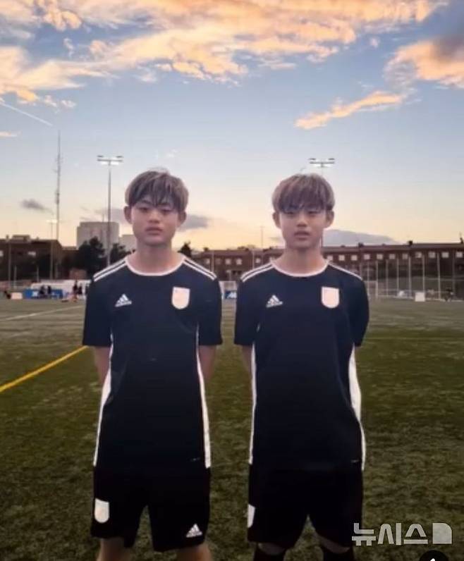 [서울=뉴시스] 스페인 에스파뇰을 떠나 FC바르셀로나로 이적하는 이민국과 이대한. (사진=선수 측 제공) *재판매 및 DB 금지